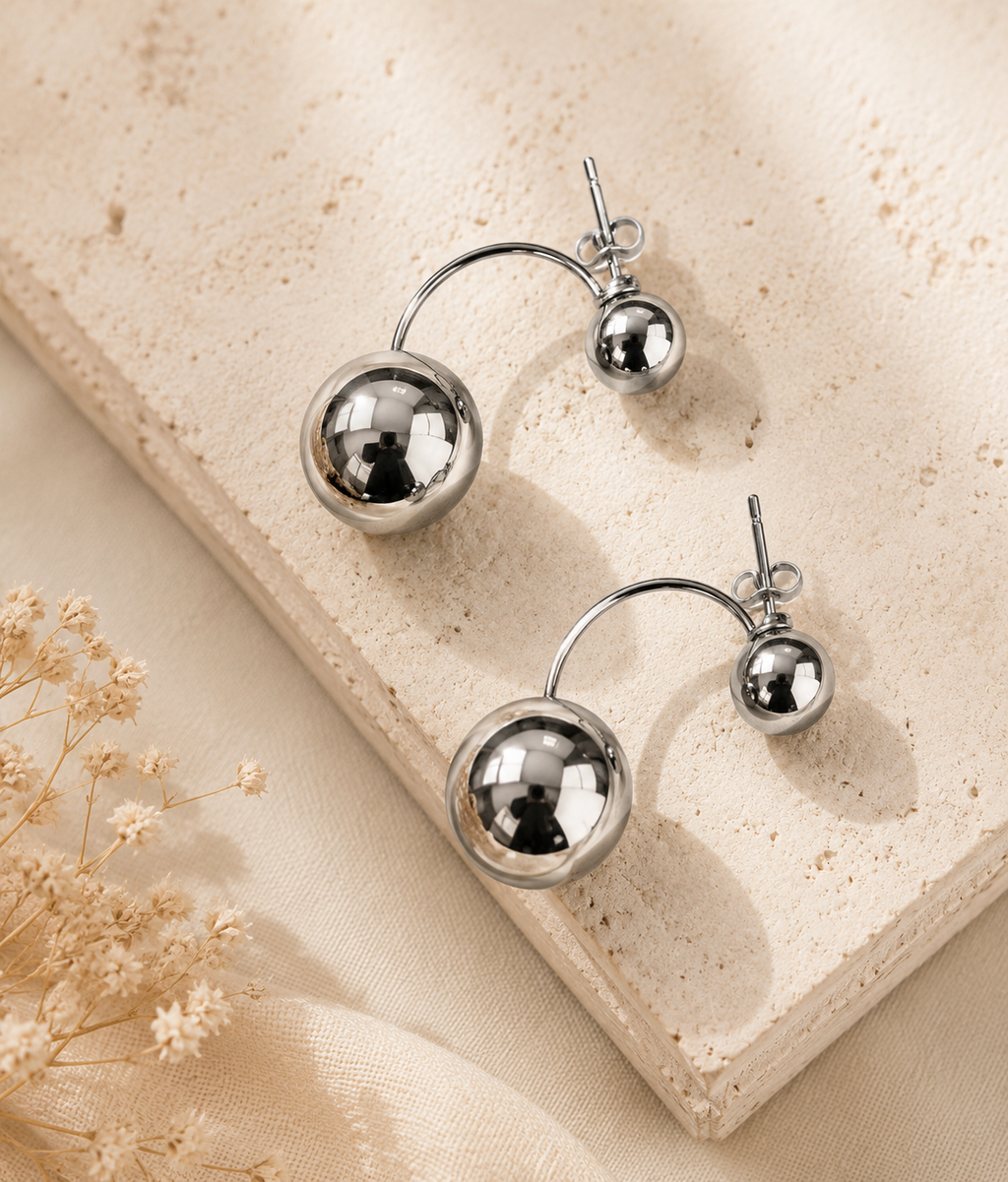 Aretes doble esfera plateada detalle