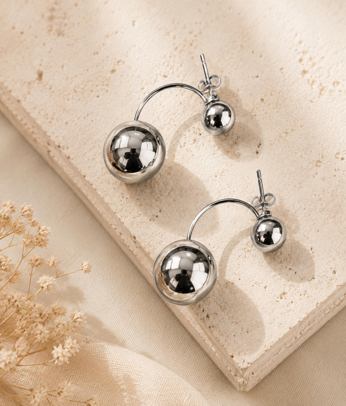 Aretes doble esfera plateada detalle
