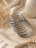 Set de bangles plateados delgados apilables en acero inoxidable